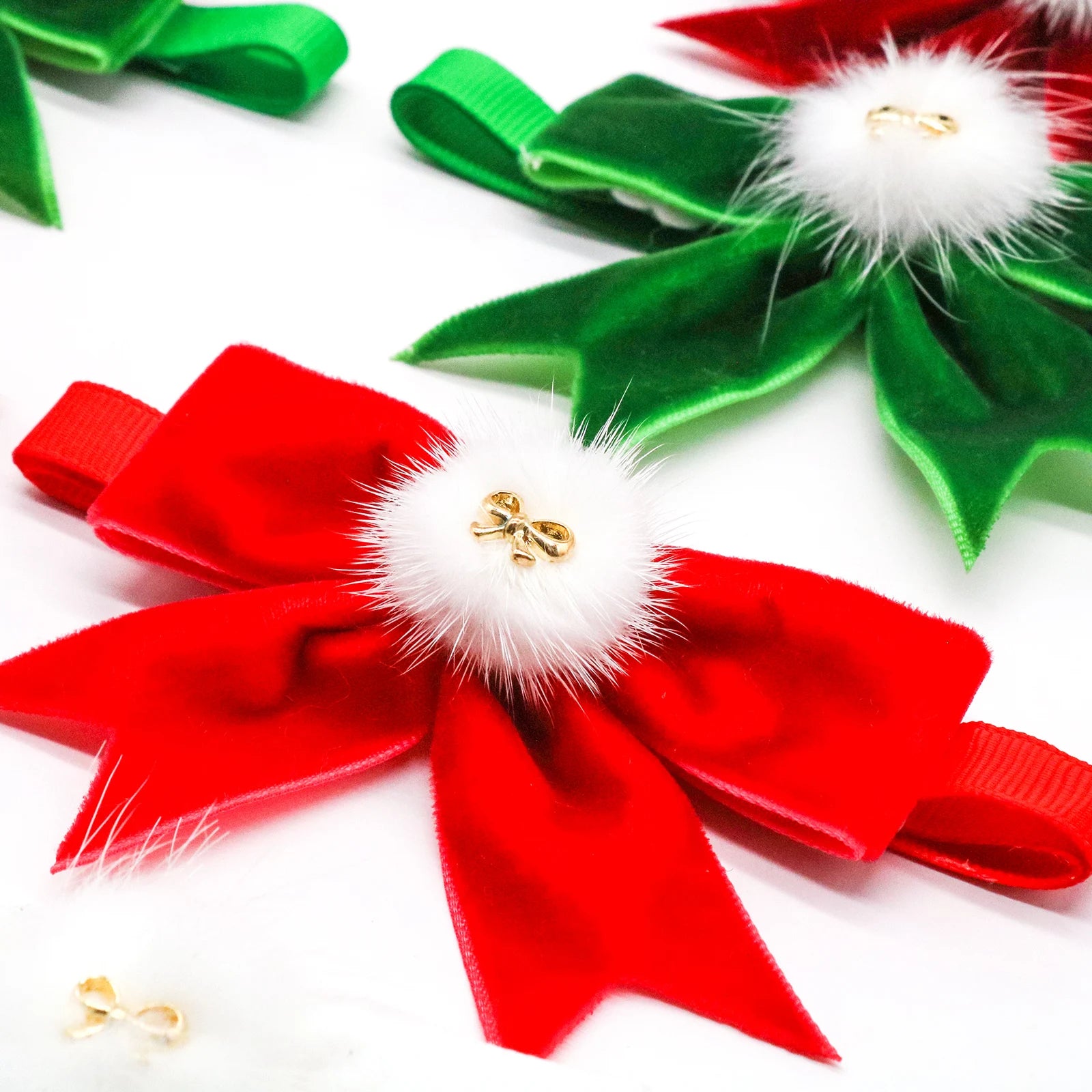 The MRUQ PET 5-Piece Exquisite Christmas Pet Bowtie Set